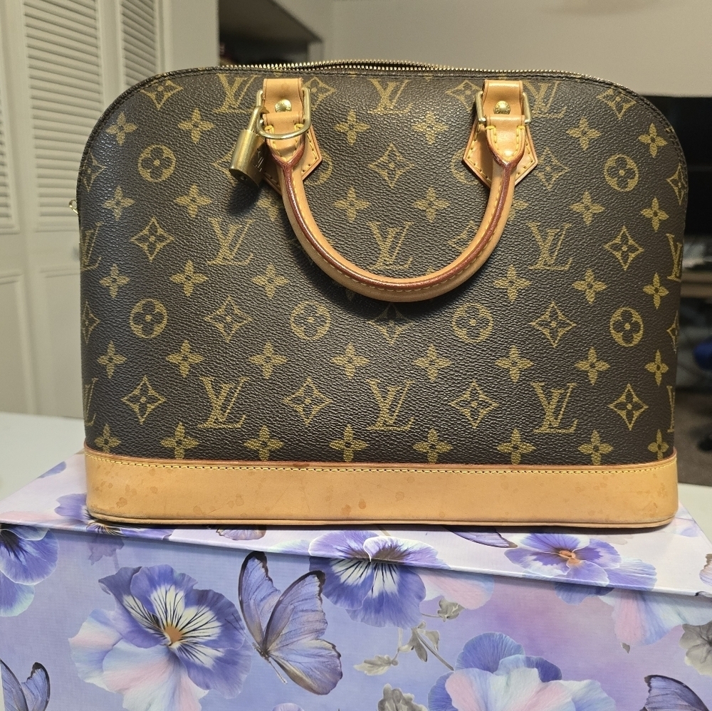 Louis Vuitton Brown Interior Detail